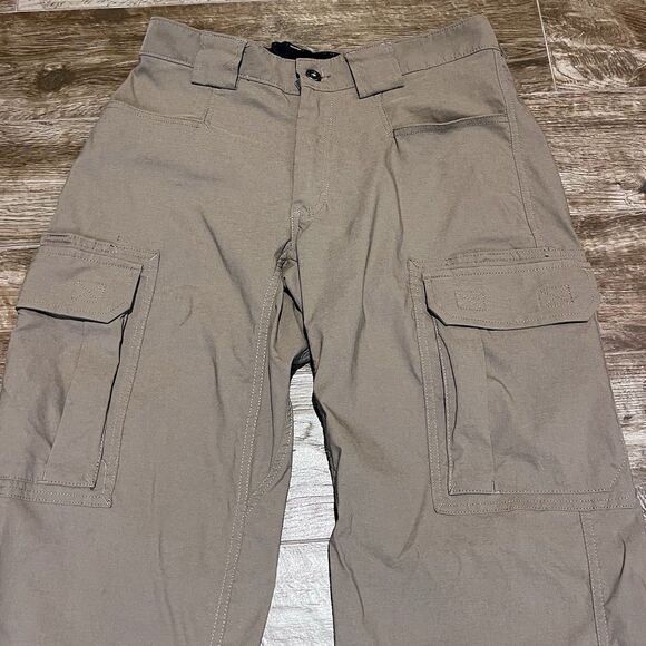 Duluth Trading Pants Mens M 30x32 Brown Flex Dry On The Fly Cargo Stretch - Picture 2 of 13